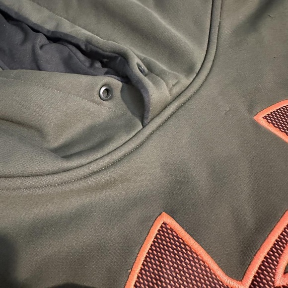Small Petite SP Green Under Armour hoodie with orange accents - Picture 4 of 8